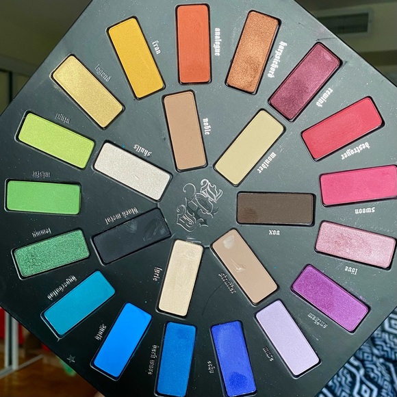 Kat Avon D Mi Vida Loca Eyeshadow Palette - Picture 2 of 5